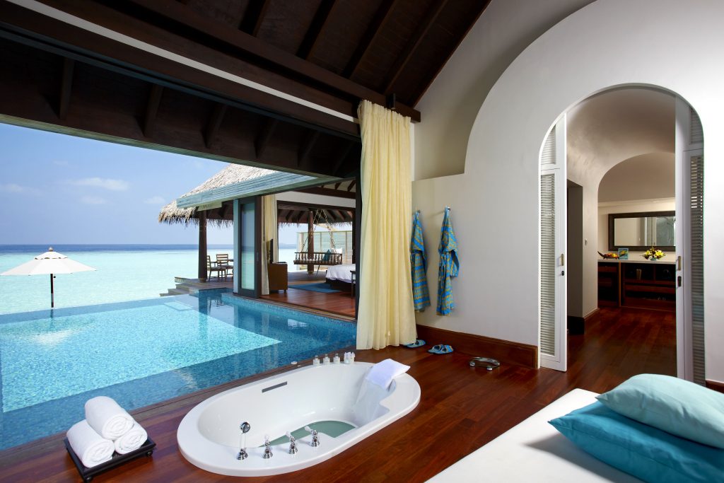 Hi_AKIH_43271521_Over_Water_Pool_Villa_bathroom