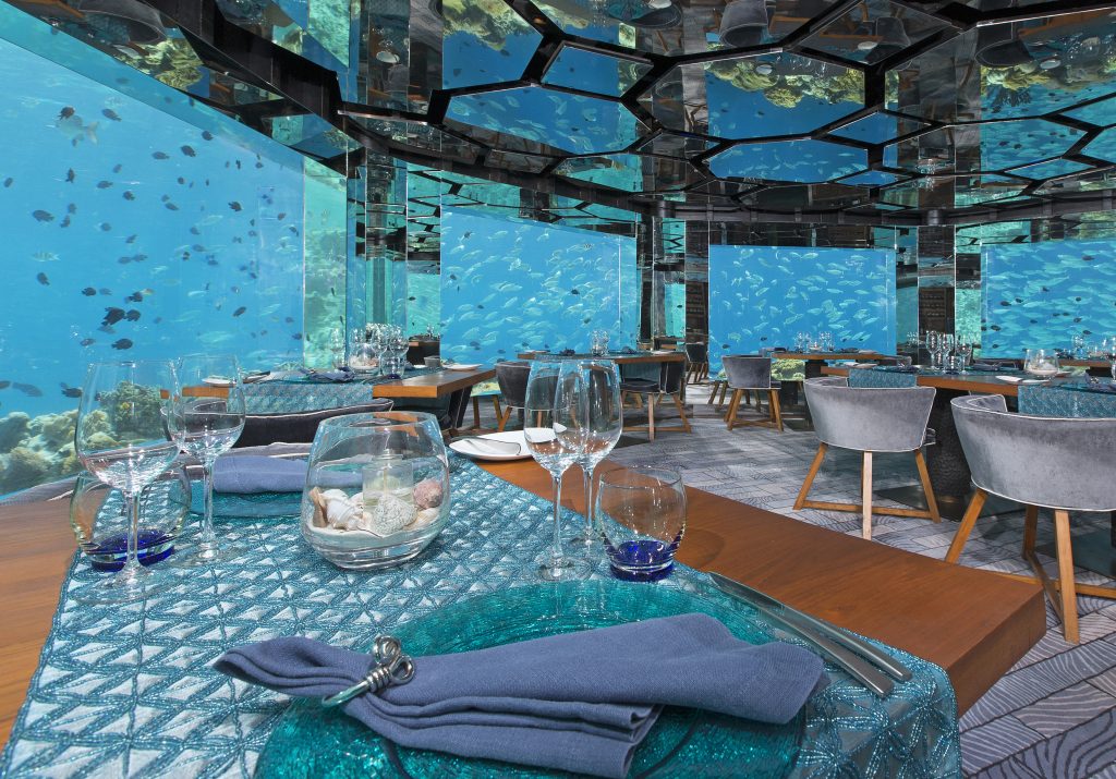 Hi_AKIH_61617014_Sea_underwater_restaurant