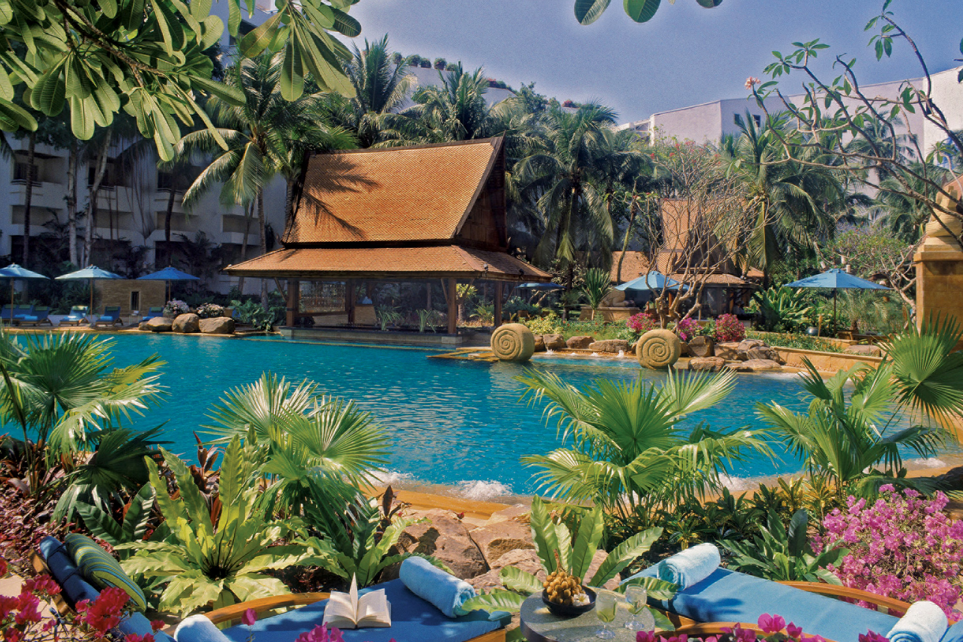 Купить путевку в паттайю. Avani Pattaya Resort. Pattaya Resort Spa 5. Аванти Паттайя Резорт. Адриатик Палас Паттайя.