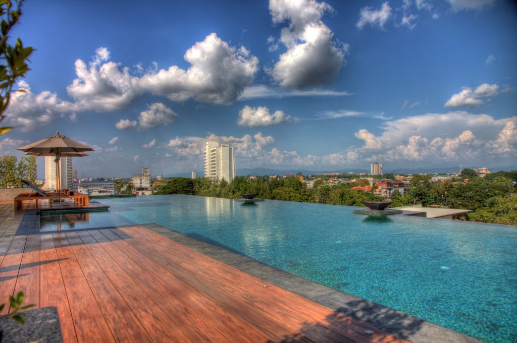 ROOF POOL