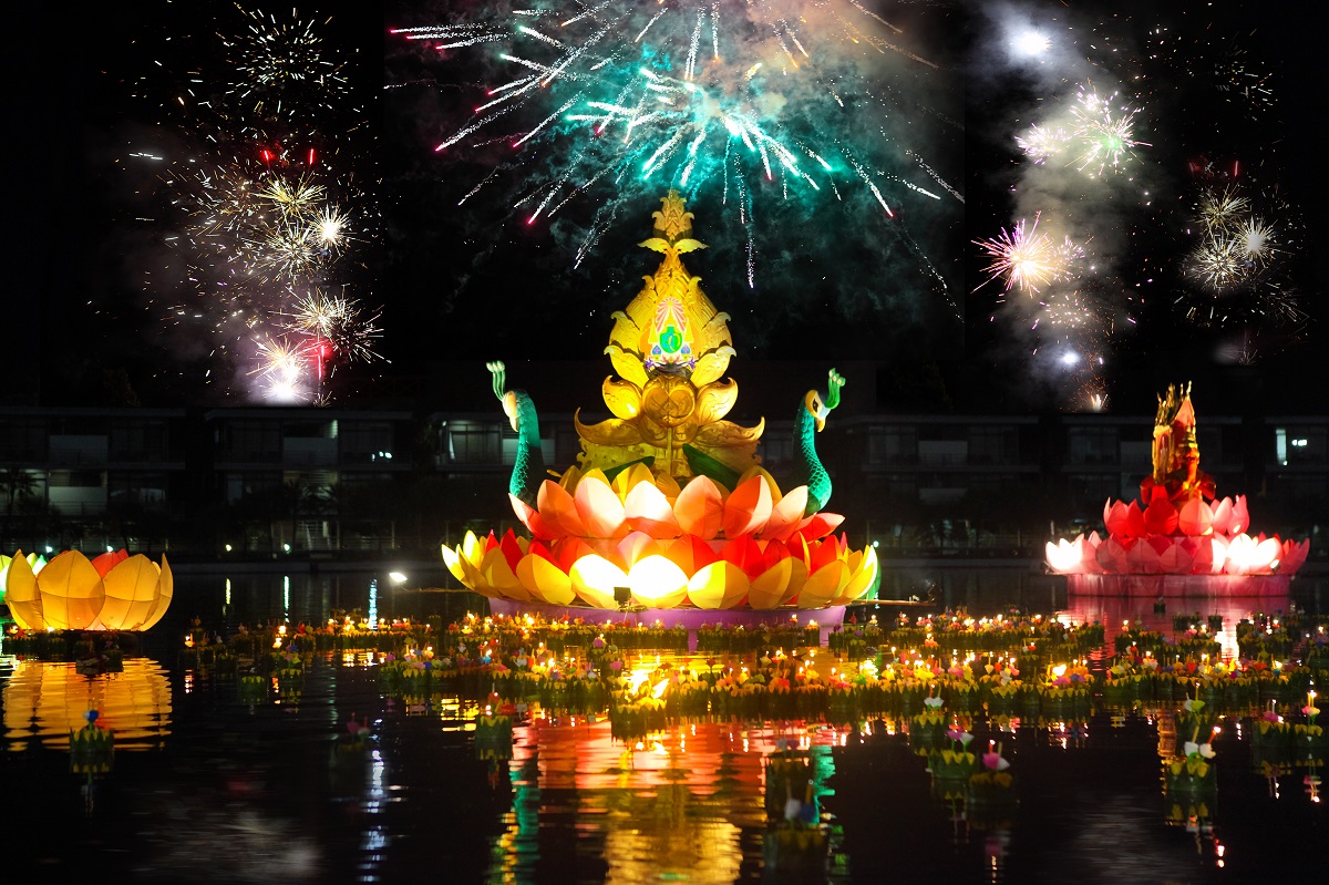 Celebrate Loy Krathong in Thailand